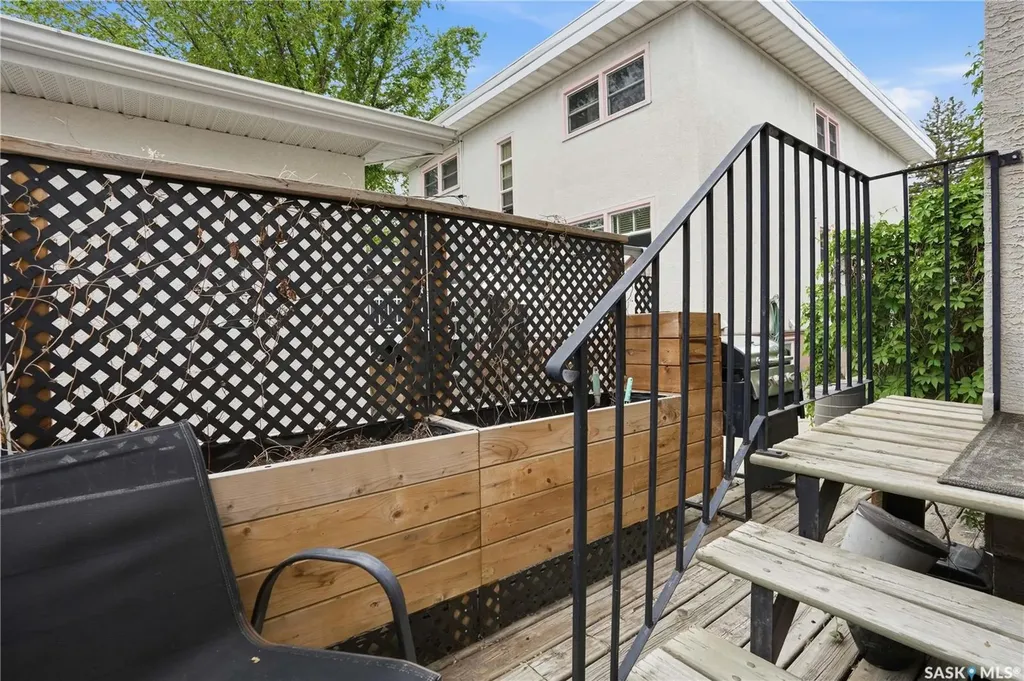 3229 15th Avenue Regina SK S4T 1T1
