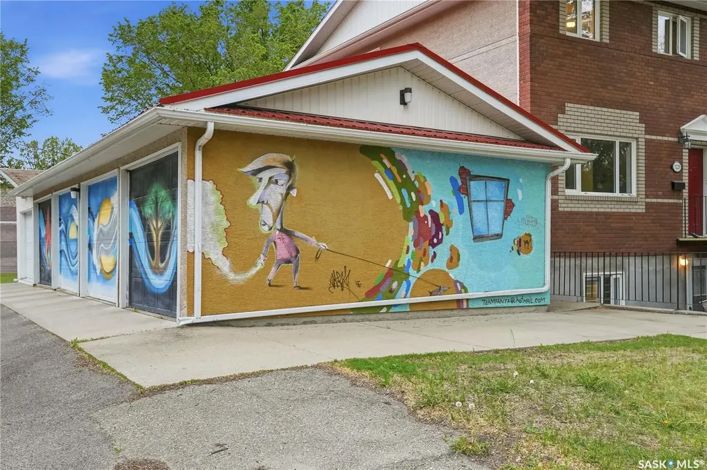 3229 15th Avenue Regina SK S4T 1T1