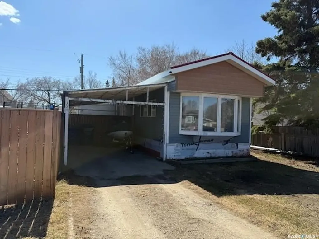 351 30th Street Battleford SK S0M 0E0