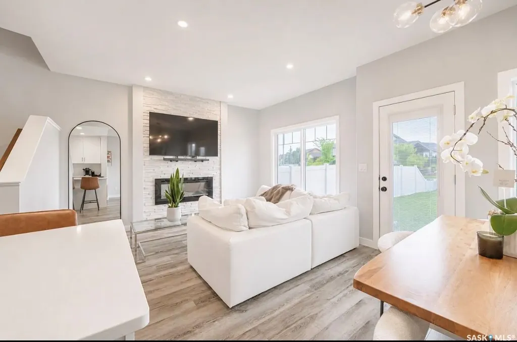 525 Mahabir Lane Saskatoon SK S7W 1G1