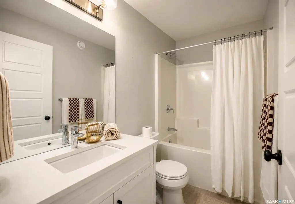 525 Mahabir Lane Saskatoon SK S7W 1G1
