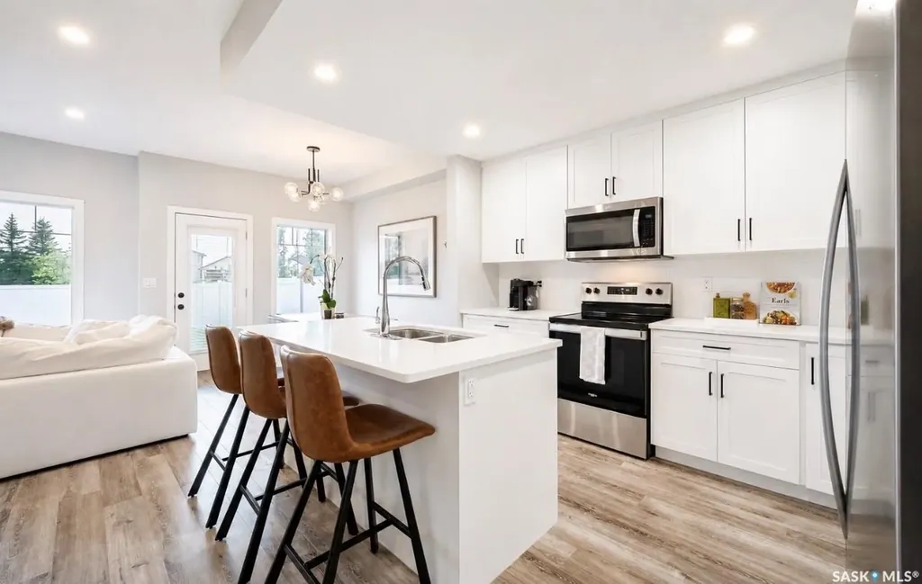 525 Mahabir Lane Saskatoon SK S7W 1G1