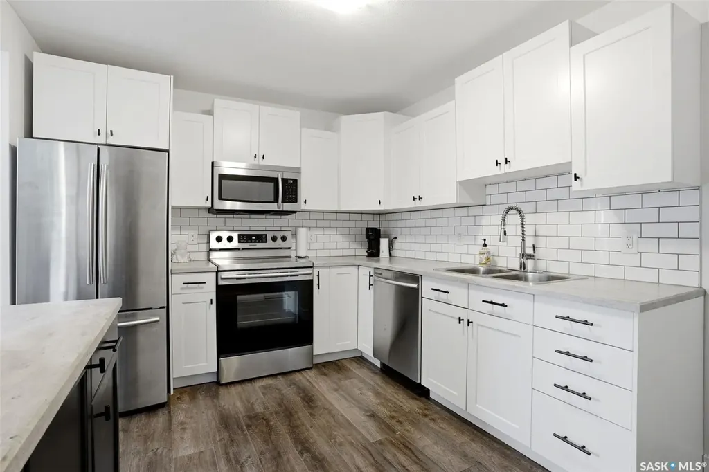 1030 Connaught Avenue Moose Jaw SK S6H 4B5