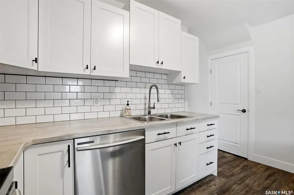 1030 Connaught Avenue Moose Jaw SK S6H 4B5