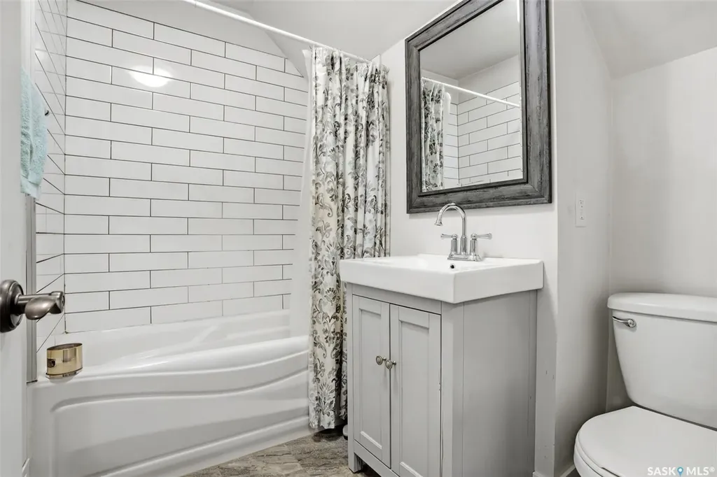 1030 Connaught Avenue Moose Jaw SK S6H 4B5