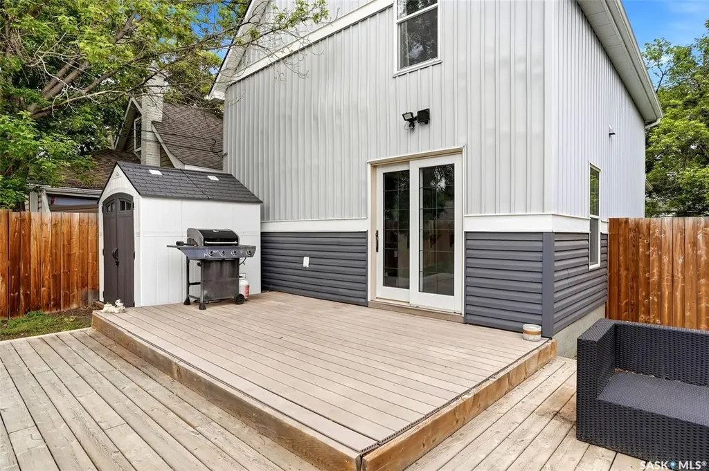 1030 Connaught Avenue Moose Jaw SK S6H 4B5