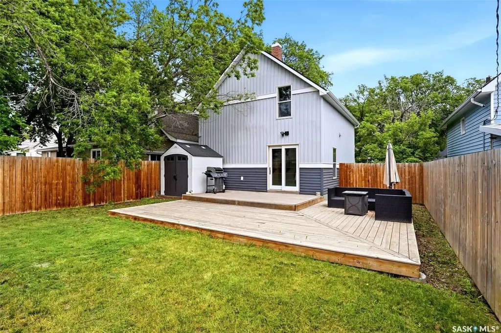 1030 Connaught Avenue Moose Jaw SK S6H 4B5