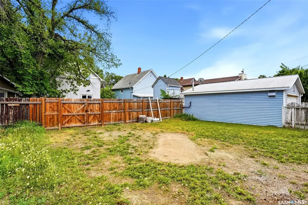 1030 Connaught Avenue Moose Jaw SK S6H 4B5