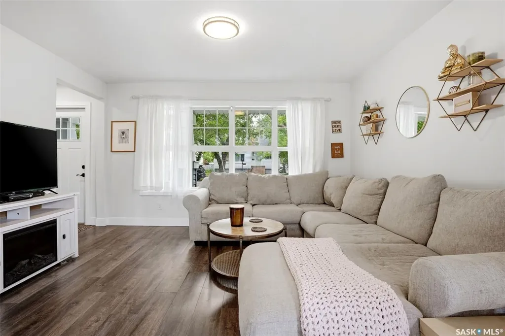 1030 Connaught Avenue Moose Jaw SK S6H 4B5