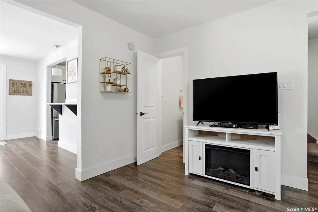 1030 Connaught Avenue Moose Jaw SK S6H 4B5