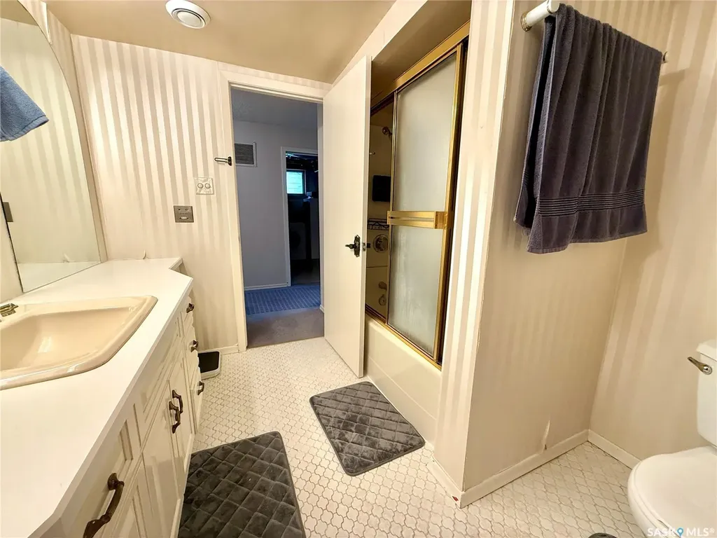 522 100th Street North Battleford SK S9A 0T4