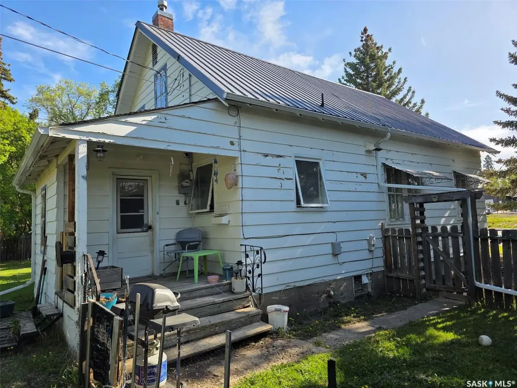 4904 Tribune Street Macklin SK S0L 2C0