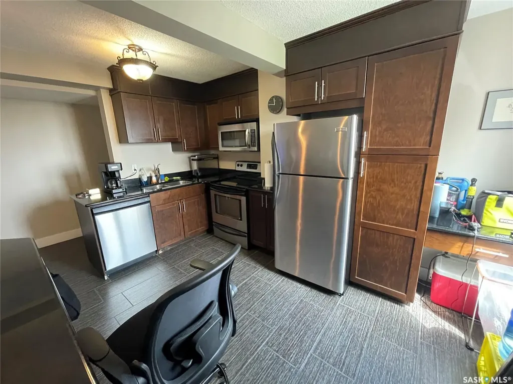 320 5th Avenue N Saskatoon SK S7K 2P5