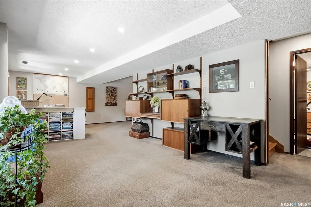 727 Tobin Terrace Saskatoon SK S7K 4P4