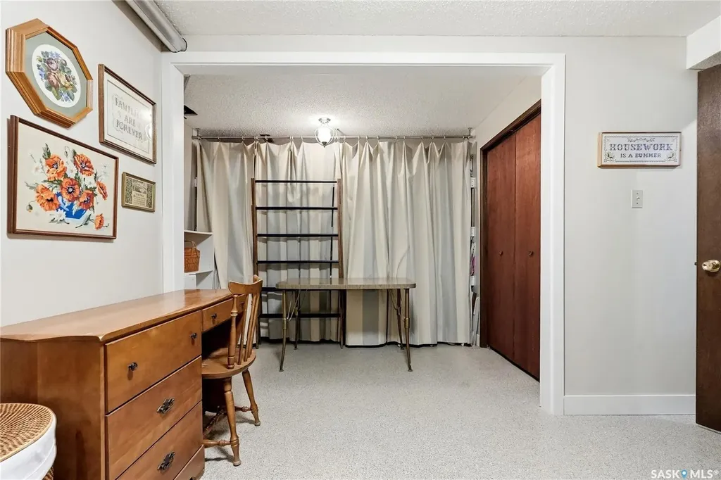 727 Tobin Terrace Saskatoon SK S7K 4P4