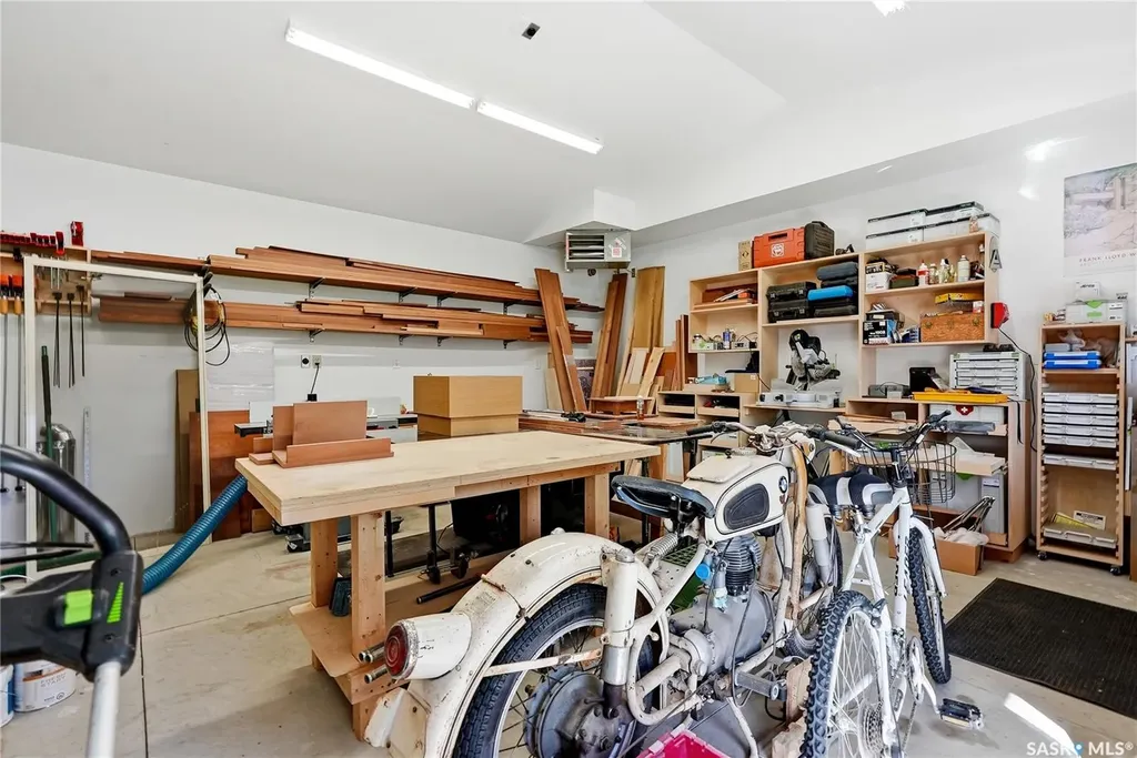 727 Tobin Terrace Saskatoon SK S7K 4P4