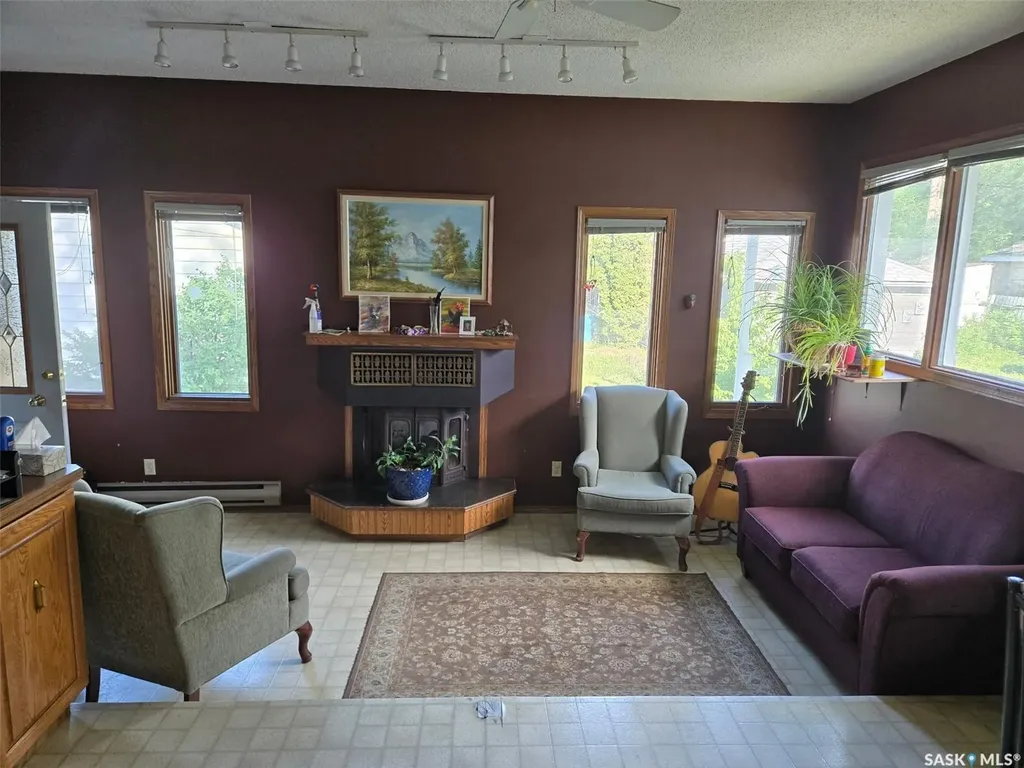 332 I Avenue S Saskatoon SK S7M 1Y2