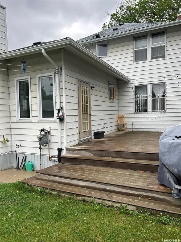 332 I Avenue S Saskatoon SK S7M 1Y2