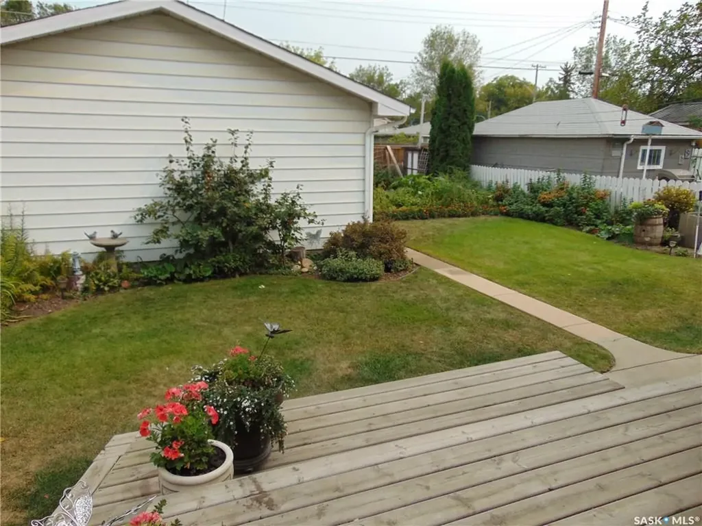 332 I Avenue S Saskatoon SK S7M 1Y2
