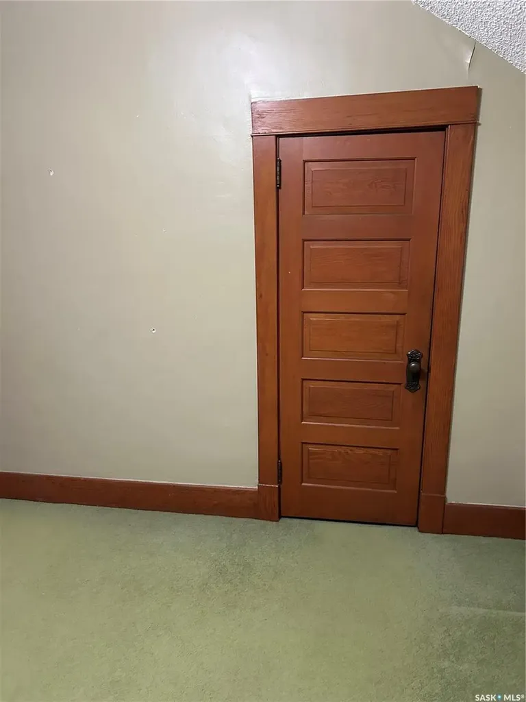 332 I Avenue S Saskatoon SK S7M 1Y2