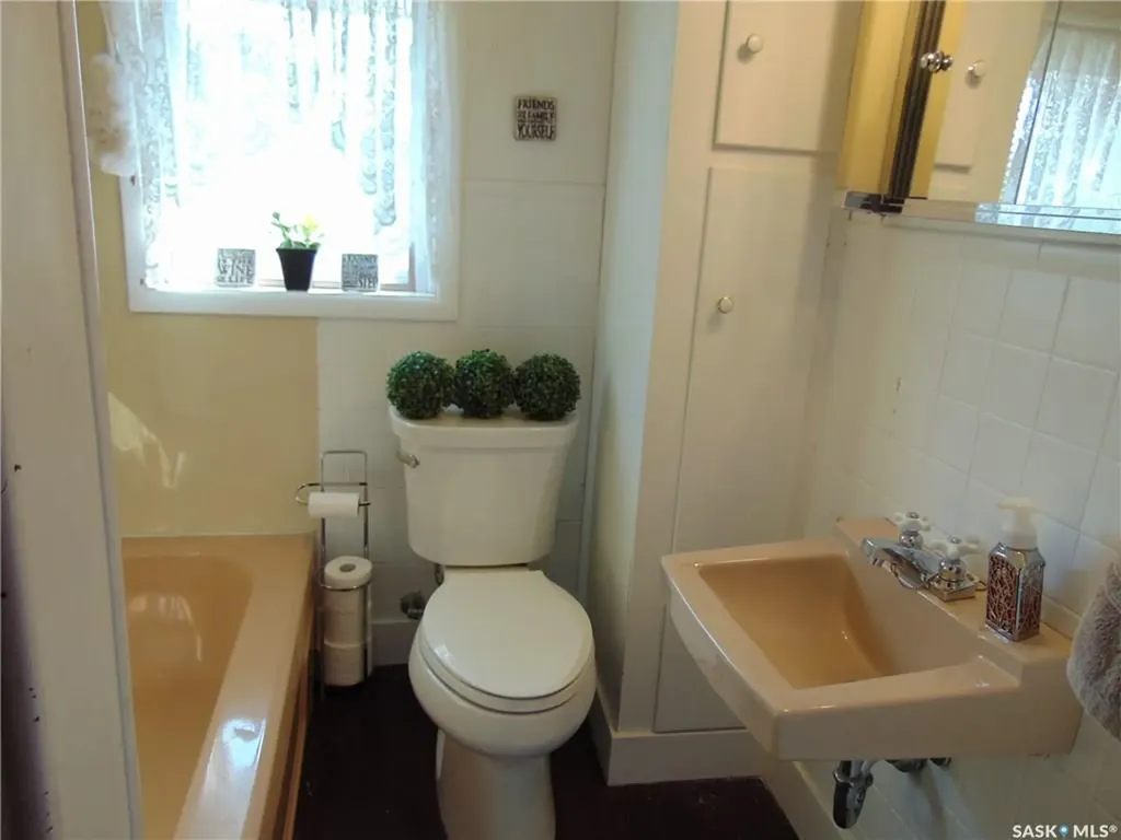 332 I Avenue S Saskatoon SK S7M 1Y2