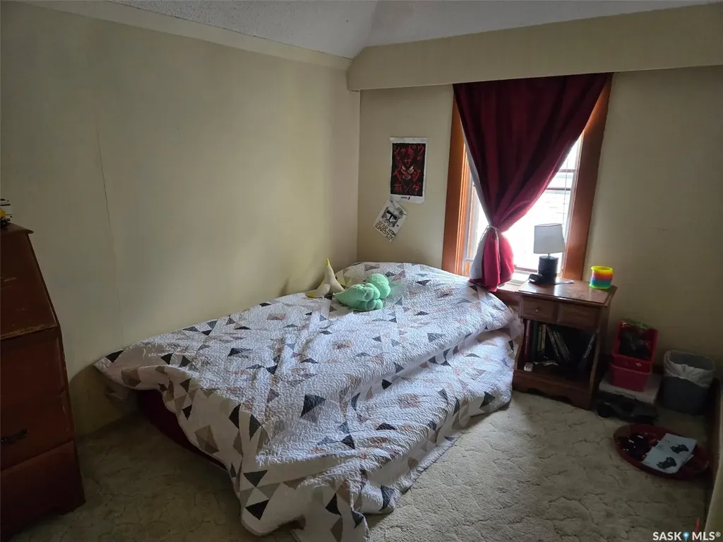 332 I Avenue S Saskatoon SK S7M 1Y2