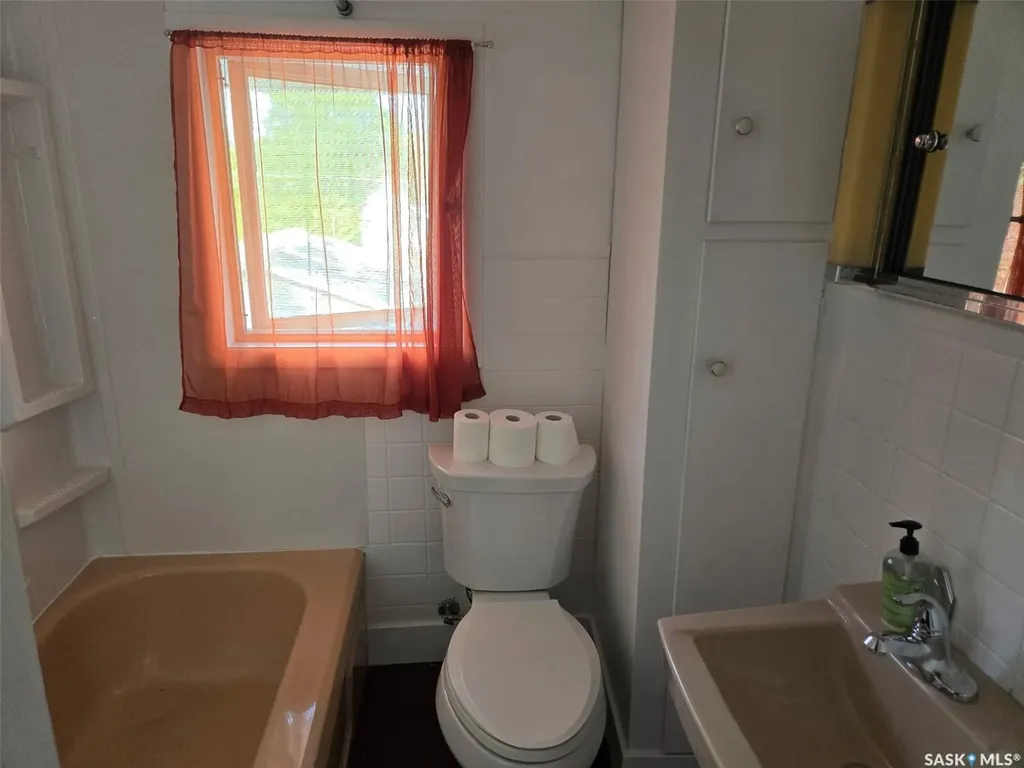 332 I Avenue S Saskatoon SK S7M 1Y2