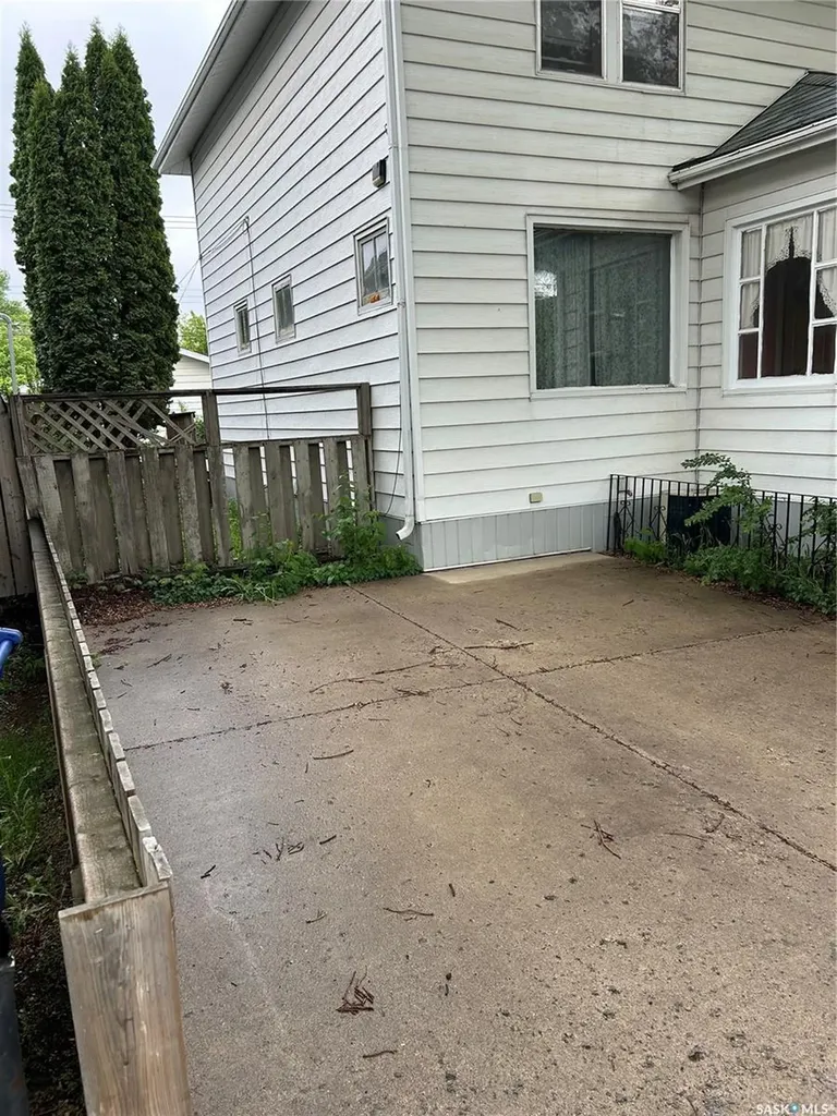 332 I Avenue S Saskatoon SK S7M 1Y2