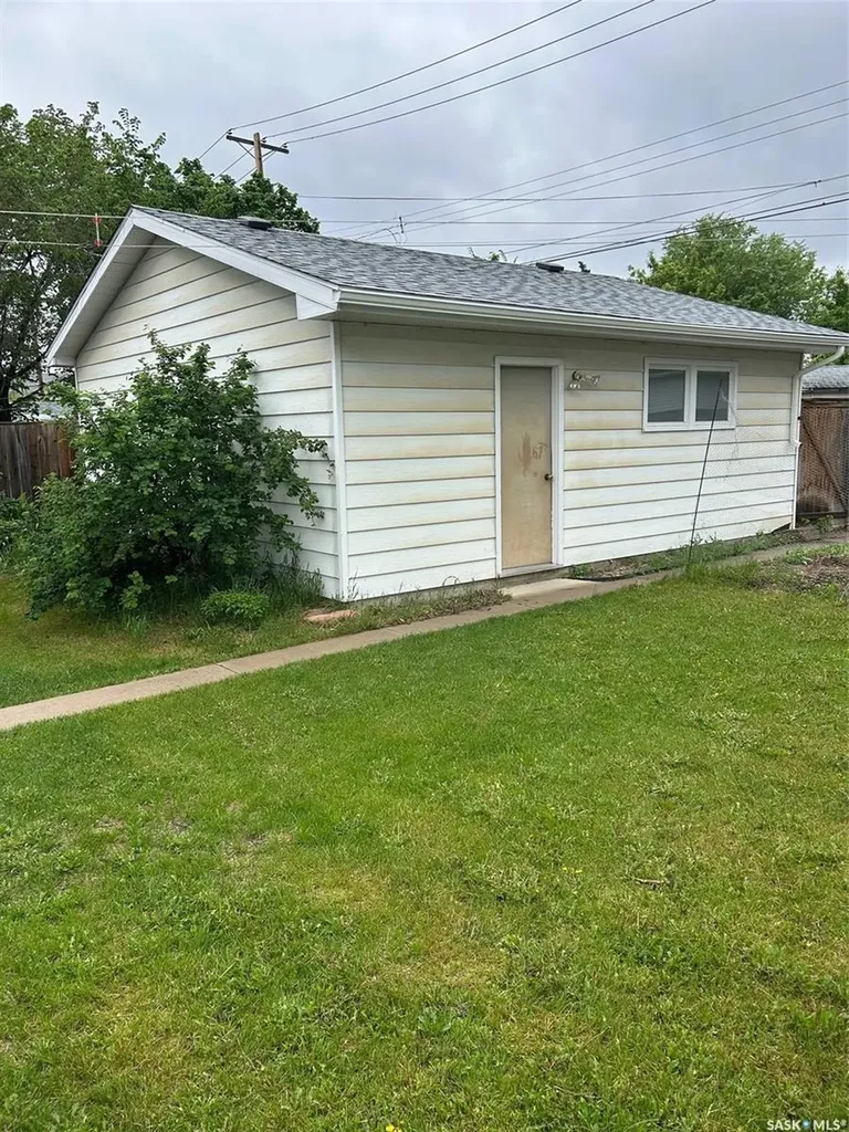 332 I Avenue S Saskatoon SK S7M 1Y2
