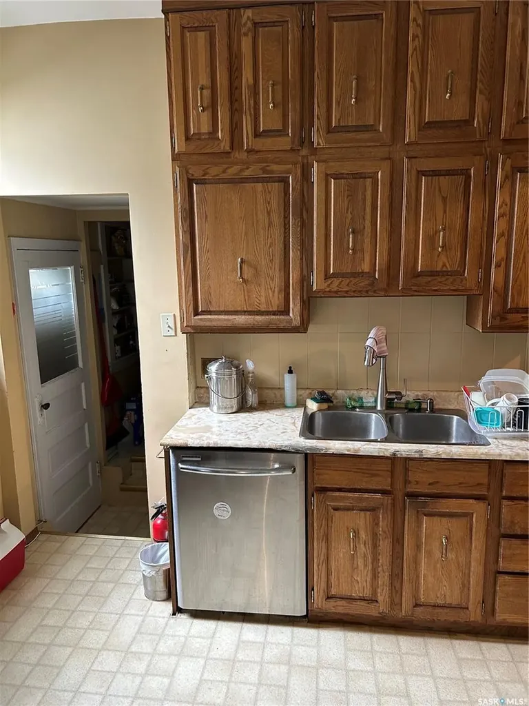 332 I Avenue S Saskatoon SK S7M 1Y2