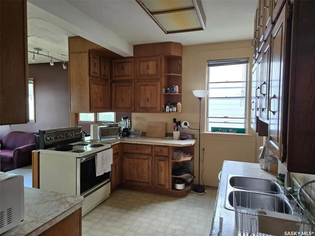 332 I Avenue S Saskatoon SK S7M 1Y2