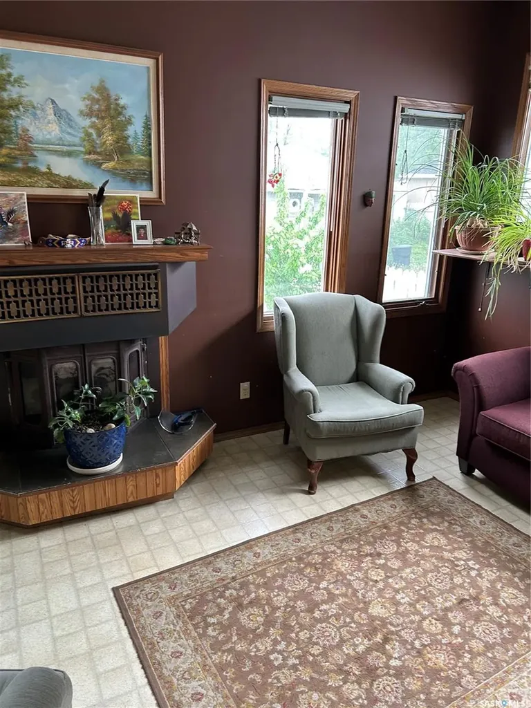 332 I Avenue S Saskatoon SK S7M 1Y2
