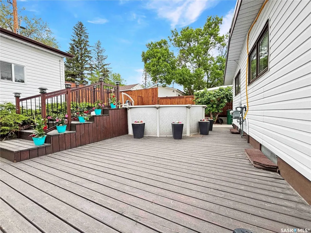 605 O Avenue N Saskatoon SK S7L 2V4