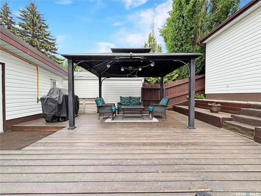 605 O Avenue N Saskatoon SK S7L 2V4