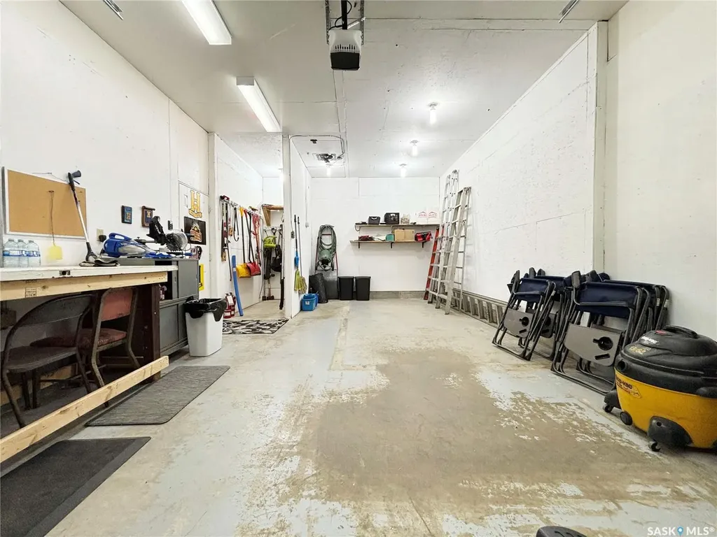 605 O Avenue N Saskatoon SK S7L 2V4