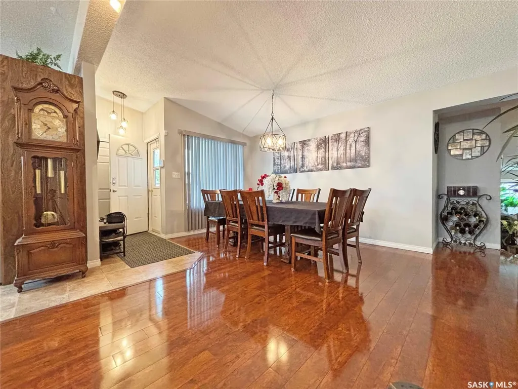 605 O Avenue N Saskatoon SK S7L 2V4
