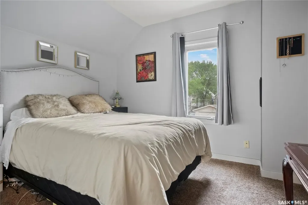 1921 Garnet Street SW Regina SK S4T 2Z5