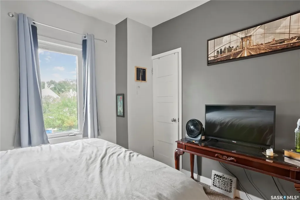 1921 Garnet Street SW Regina SK S4T 2Z5