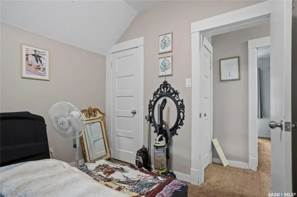 1921 Garnet Street SW Regina SK S4T 2Z5