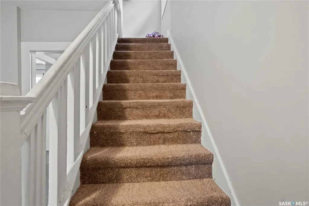 1921 Garnet Street SW Regina SK S4T 2Z5