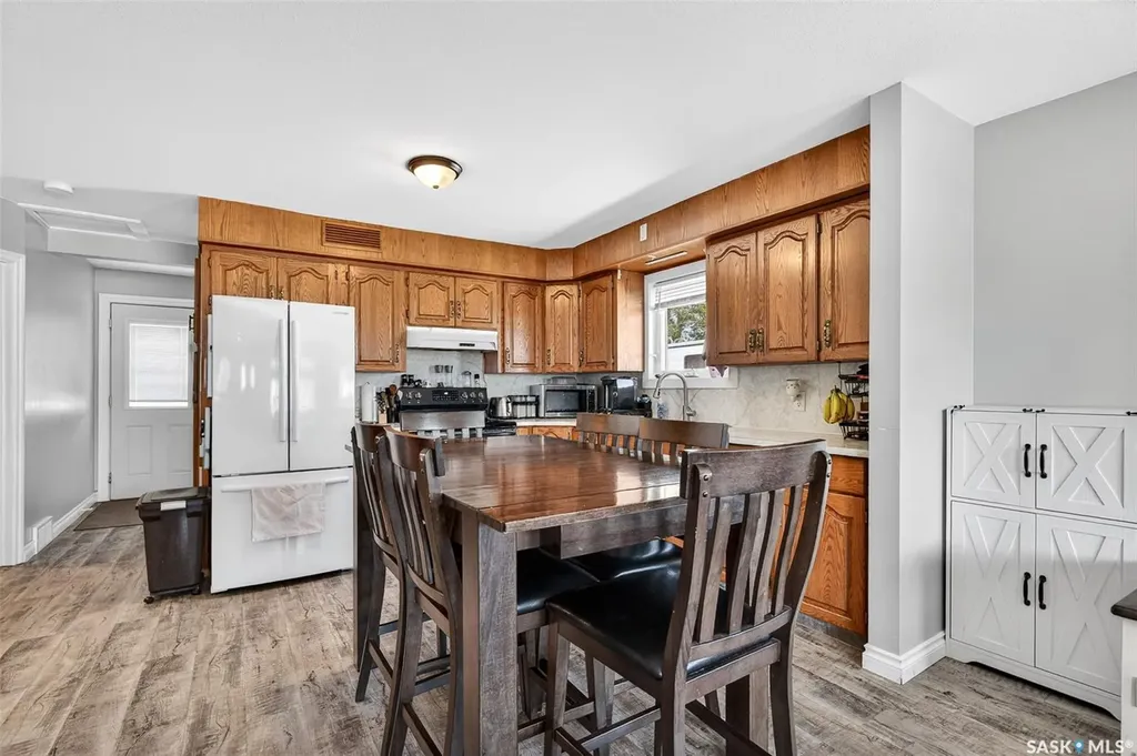 1002 4th Avenue SW Moose Jaw SK S6H 5W1