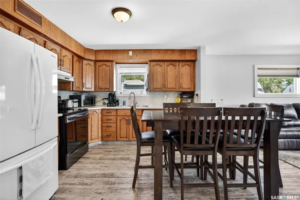 1002 4th Avenue SW Moose Jaw SK S6H 5W1
