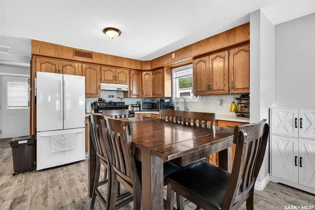 1002 4th Avenue SW Moose Jaw SK S6H 5W1