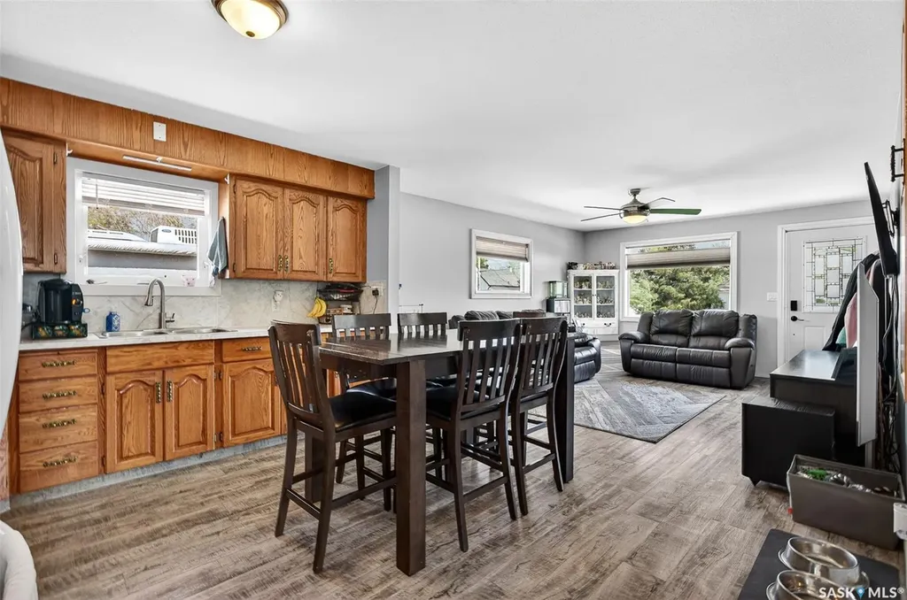 1002 4th Avenue SW Moose Jaw SK S6H 5W1