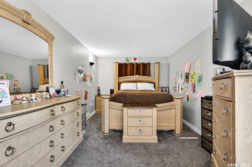 1002 4th Avenue SW Moose Jaw SK S6H 5W1