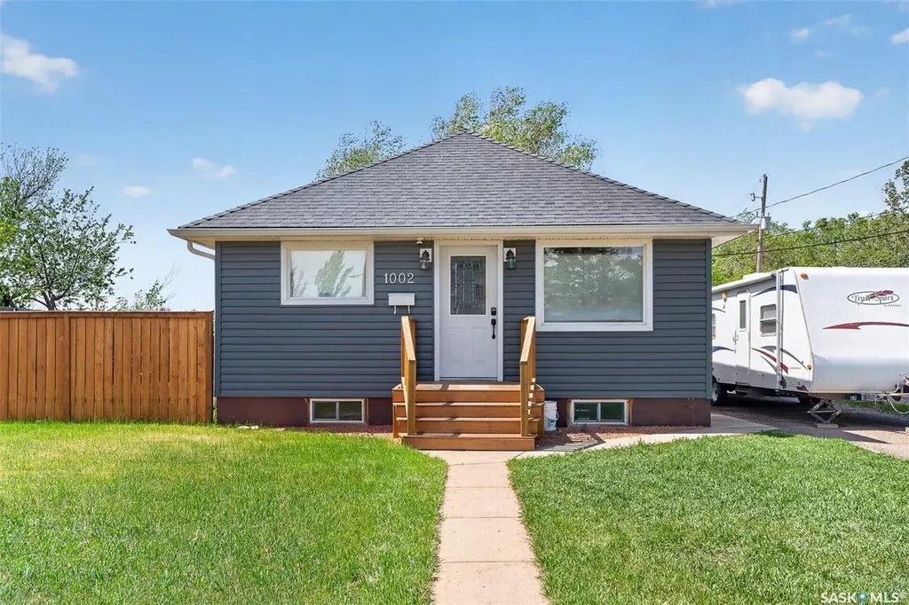 1002 4th Avenue SW Moose Jaw SK S6H 5W1