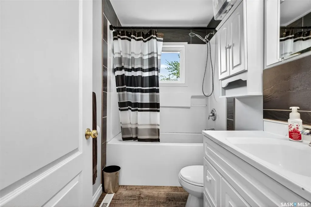 1002 4th Avenue SW Moose Jaw SK S6H 5W1