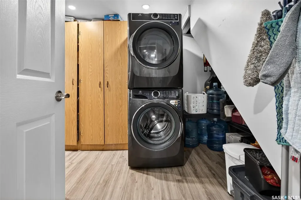 1002 4th Avenue SW Moose Jaw SK S6H 5W1