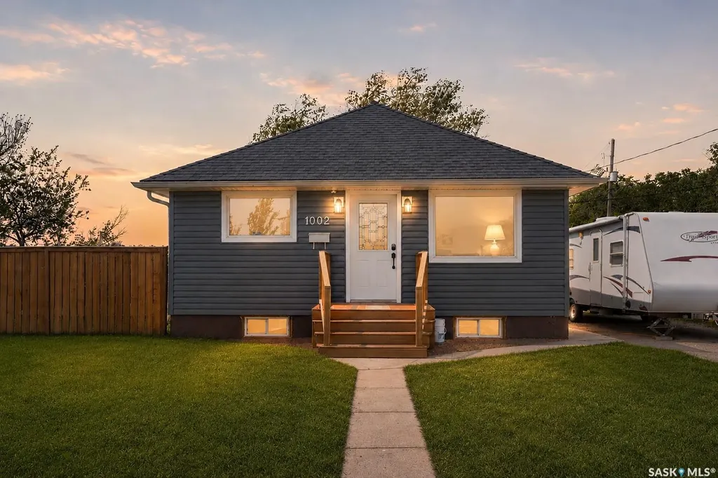 1002 4th Avenue SW Moose Jaw SK S6H 5W1