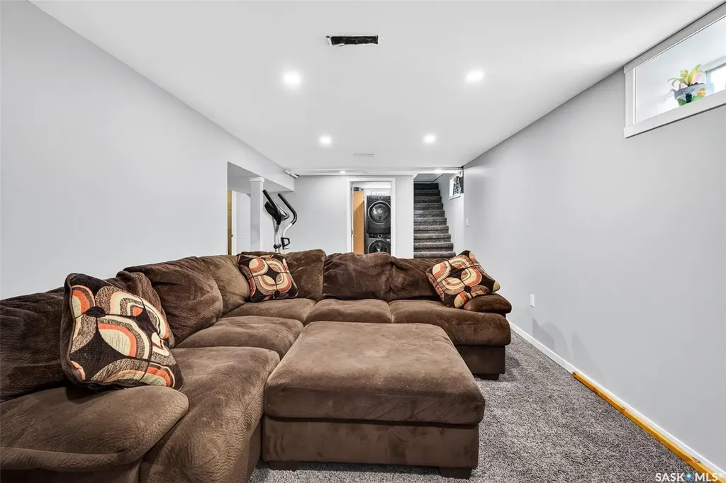 1002 4th Avenue SW Moose Jaw SK S6H 5W1